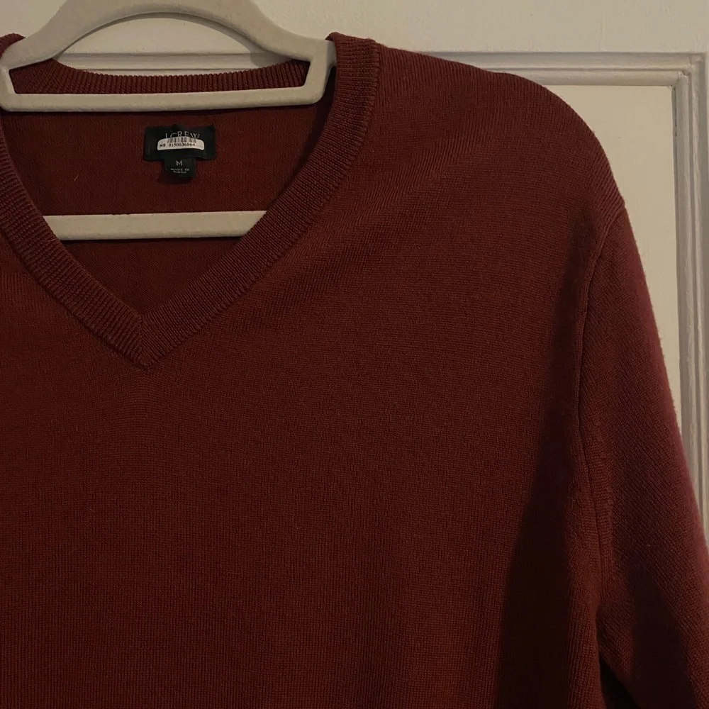 J Crew Men's 100% Merino Wool Burnt Orange V-Neck Sweater Size Medium
